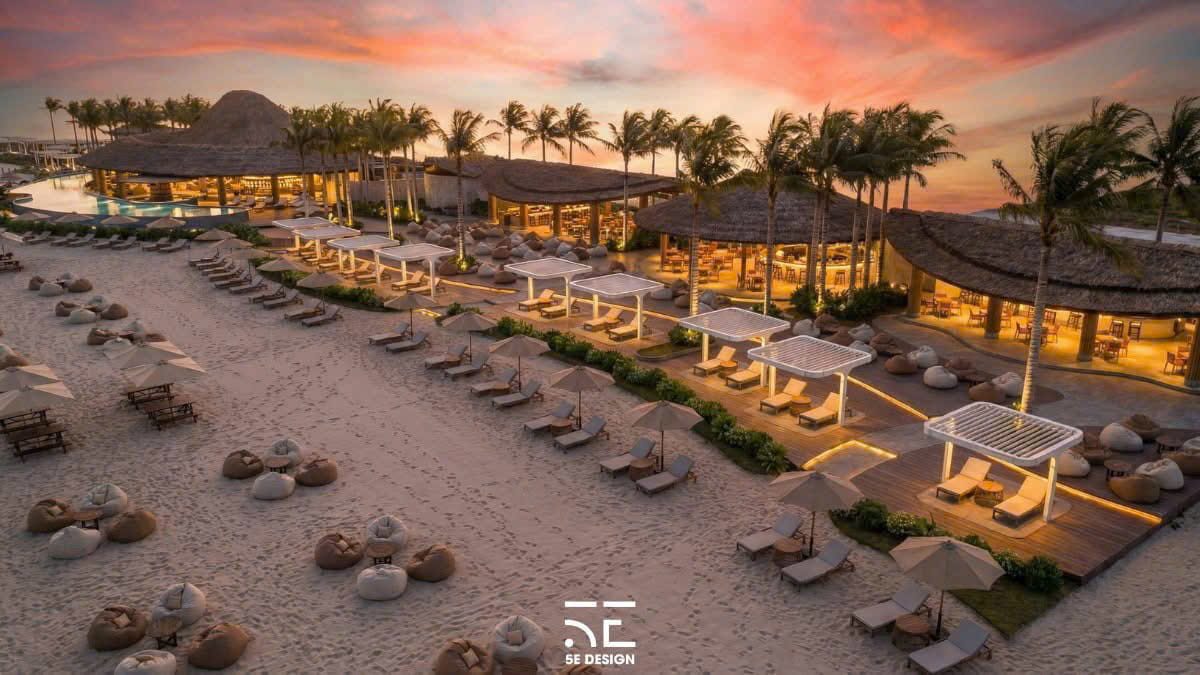Regal Beach Club hoàng hôn sát biển Bảo Ninh